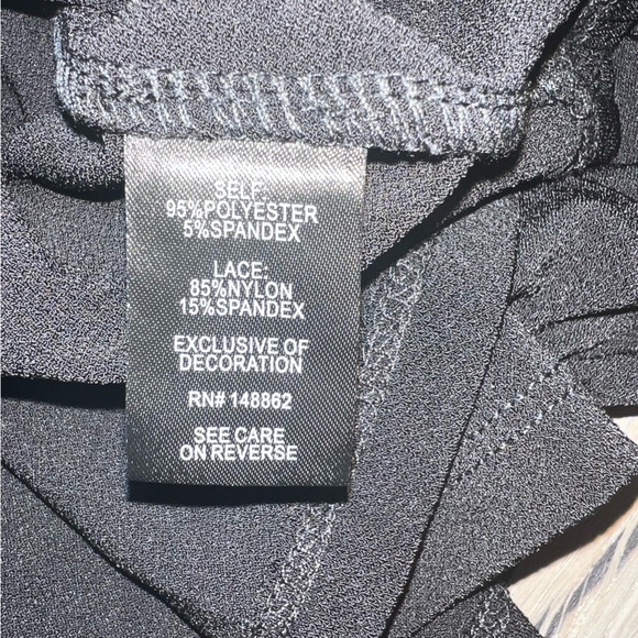 Torrid Studio Crepe Jersey Mock Neck Lace Pieced Keyhole Top Size 4 Black - Picture 11 of 12